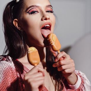 Model - Aziza_Graves deepthroat