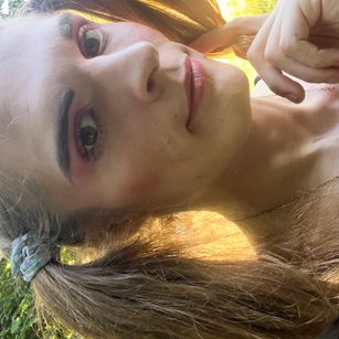 Model - Lucy Slide domina