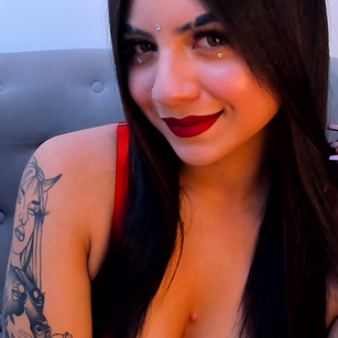 Model - Mia Neilld latina