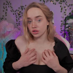 Model - FionaPowerpuff schoolgirl