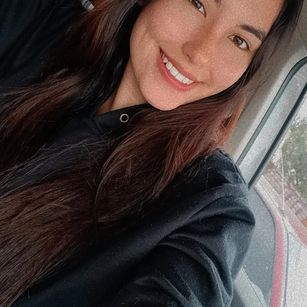 Model - lily brown peludo