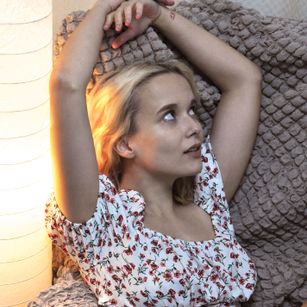 Model - BellaPirson Blonde