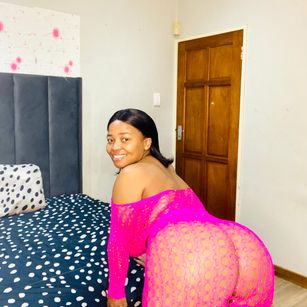 Model - Bustyzii assshake