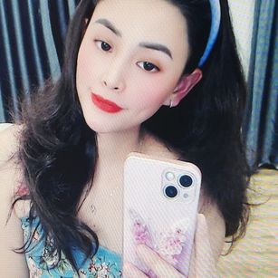 Model - queque41 Silkstockings