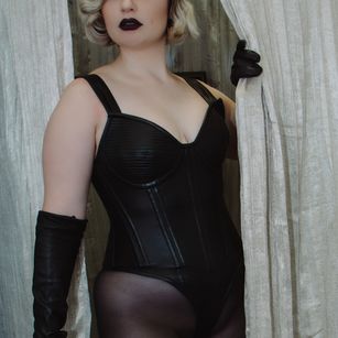 Model - Quinn Helix dominatrix