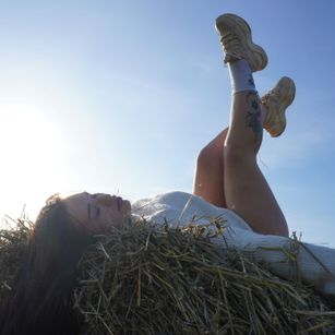 Model - Sarah cuckold