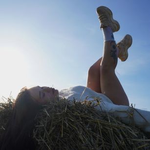 Model - Sarah mistress