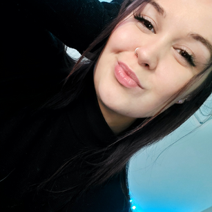 Model - Holly Kitten Blonde