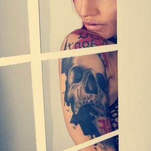 Model - Evelina bigboobs