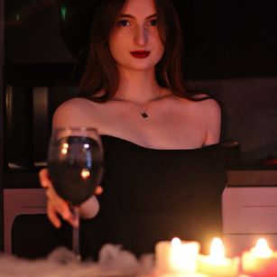 Model - DaniaHall sexy