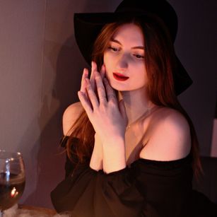 Model - DaniaHall toys