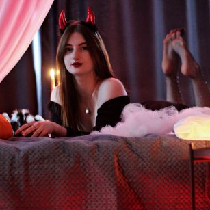 Model - DaniaHall ass