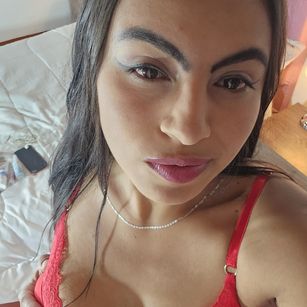 Model - Paola bigtits