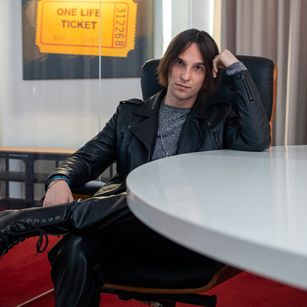 Model - GabrielEaston feet