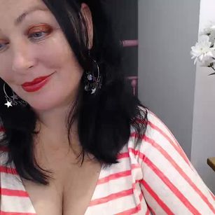 Model - BruneteBBW heels