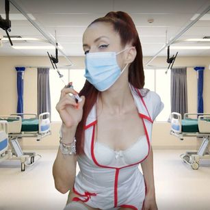 Model - Clara Domme smoking