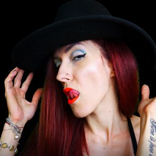 Model - Clara Domme joi