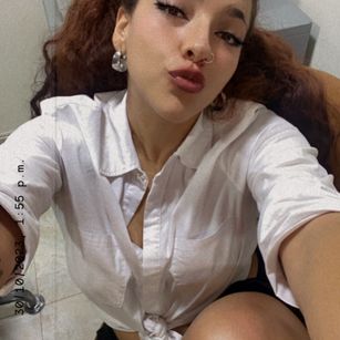 Model - Christina curvy