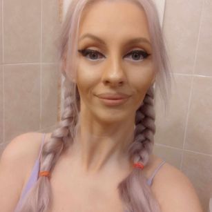 Model - SadieClaire Hot