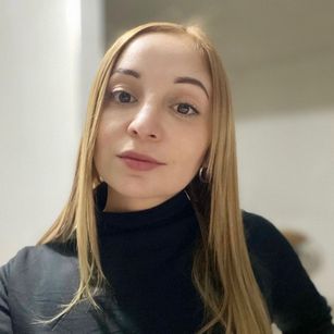 Model - KavyaBee sweet