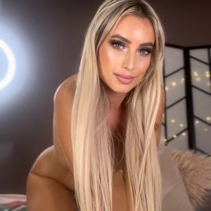 Model - Missy_matrix dildo