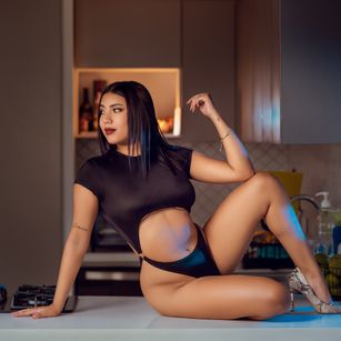 Model - Bella Carter heels