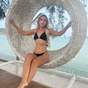 Model - Missy_matrix feet