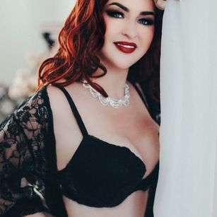 Model - PrettyMilfyxo goddess