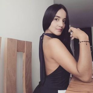 Model - Majolm charming