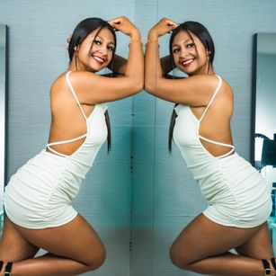 Model - Paulina Jones boobs