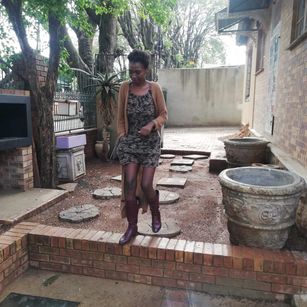 Model - afrodarktall beautiful