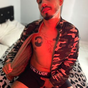 Model - Jefer Bunnet horny