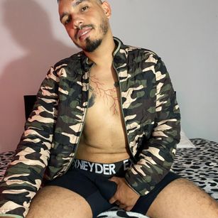 Model - Jefer Bunnet horny