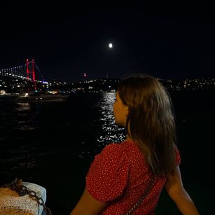 Model - EmiliaMur feet