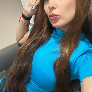 Model - lilicarter_1 feet