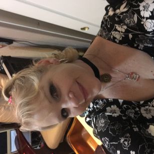 Model - MILF Shelly sissy