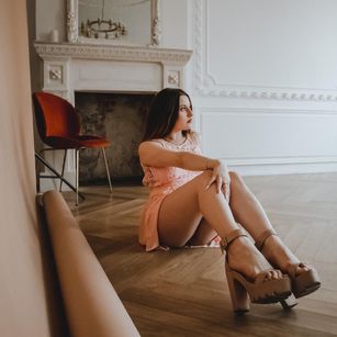 Model - Helena bigboobs