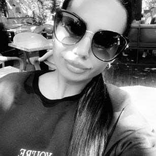 Model - AvahDeluxxe boobs