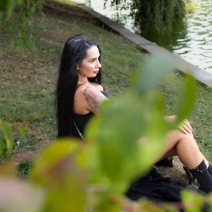 Model - AvahDeluxxe heels