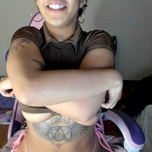 Model - Elizabeth corazon de leon hairyarmpits