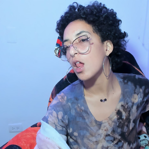 Model - Elizabeth corazon de leon hairyarmpits