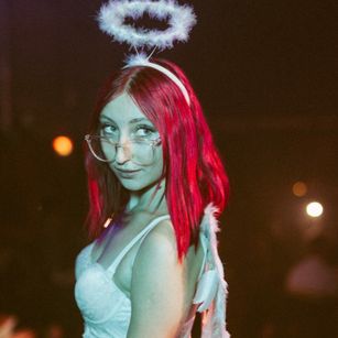 Model - Caroline feet