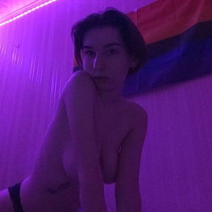 Model - Alice Sun sexy