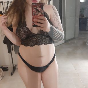 Model - Nessa Greyrat boobs