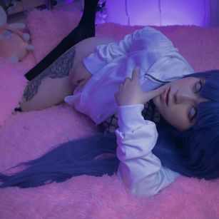 Model - ANNIE SNOW petite