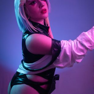 Model - ANNIE SNOW tatto