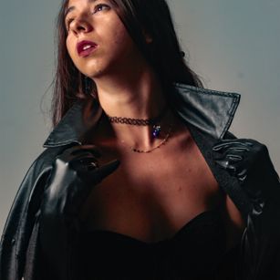 Model - Annie Clay latina