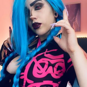 Model - ANNIE SNOW petite