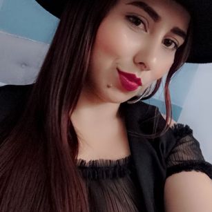 Model - paulina castro squirt