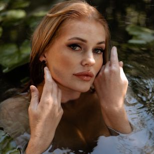 Model - Anna_raimon play